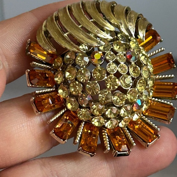 VINTAGE mid century Elegant Gold and Orange Brooch 🌻 - Picture 5 of 10
